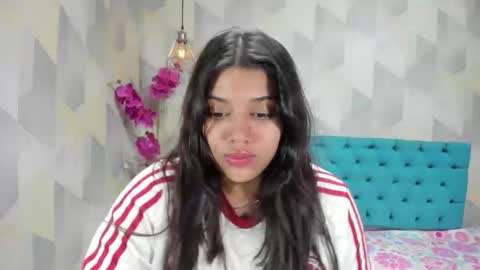 Snapshot of lindabreexlove chatting on 09/10/25, 04:45 online show from 09/10/25, 04:45