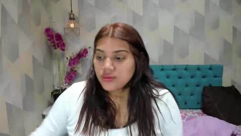 Snapshot of lindabreexlove chatting on 09/13/25, 03:39 online show from 09/13/25, 03:39