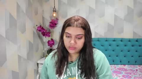 Snapshot of lindabreexlove chatting on 09/15/25, 04:23 online show from 09/15/25, 04:23