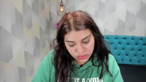 Snapshot of lindabreexlove chatting on 09/16/25, 03:18 online show from 09/16/25, 03:18