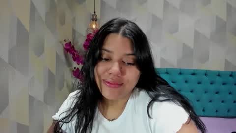 Snapshot of lindabreexlove chatting on 10/04/25, 02:37 online show from 10/04/25, 02:37