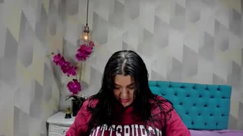 Snapshot of lindabreexlove chatting on 10/12/25, 01:32 online show from 10/12/25, 01:32