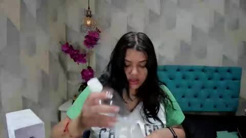 Snapshot of lindabreexlove chatting on 10/24/25, 03:19 online show from 10/24/25, 03:19