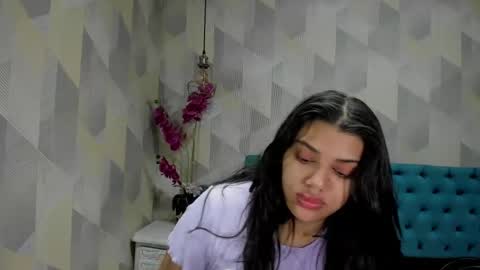 Snapshot of lindabreexlove chatting on 11/09/25, 12:47 online show from 11/09/25, 12:47