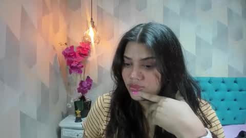 Snapshot of lindabreexlove chatting on 05/17/26, 01:51 online show from 05/17/26, 01:51