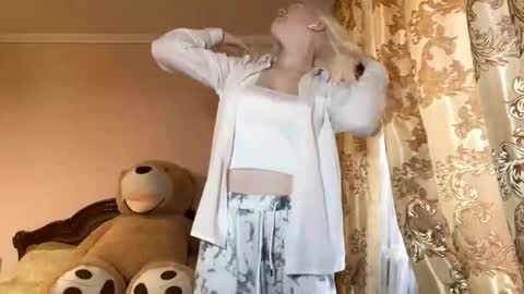 Luna online show from 11/08/25, 09:09