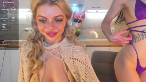 Snapshot of lindacrystalofc chatting on 12/24/24, 11:00 happy new year online show from 12/24/24, 11:00