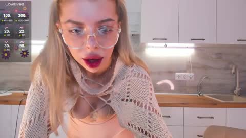 Snapshot of lindacrystalofc chatting on 01/27/25, 05:15 happy new year online show from 01/27/25, 05:15