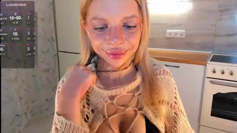 Snapshot of lindacrystalofc chatting on 02/28/25, 09:33 happy new year online show from 02/28/25, 09:33