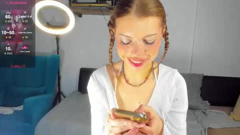 Snapshot of lindacrystalofc chatting on 09/26/25, 06:12 happy new year online show from 09/26/25, 06:12