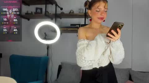 Snapshot of lindacrystalofc chatting on 10/04/25, 07:01 happy new year online show from 10/04/25, 07:01