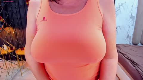 Snapshot of lindahottie chatting on 12/30/24, 08:43 Linda online show from 12/30/24, 08:43