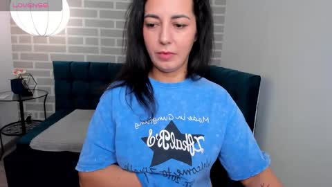 Linda online show from 11/22/25, 01:48