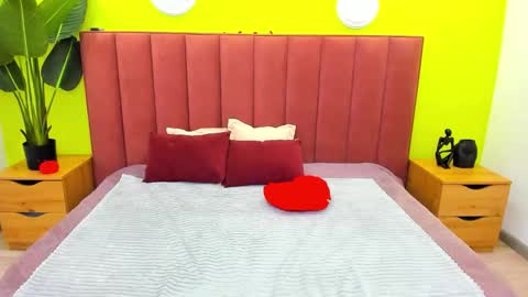 Linda online show from 12/05/25, 01:36