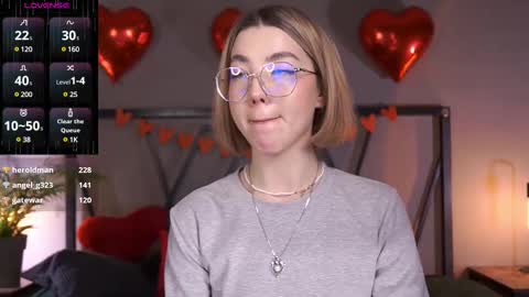 Snapshot of lindathacker chatting on 02/17/25, 08:19 your Linda is back online show from 02/17/25, 08:19