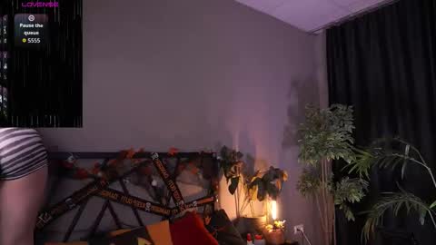 Snapshot of lindathacker chatting on 10/21/25, 04:24 your Linda is back online show from 10/21/25, 04:24