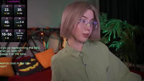 Snapshot of lindathacker chatting on 10/26/25, 04:18 your Linda is back online show from 10/26/25, 04:18