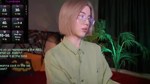 Snapshot of lindathacker chatting on 10/27/25, 04:16 your Linda is back online show from 10/27/25, 04:16