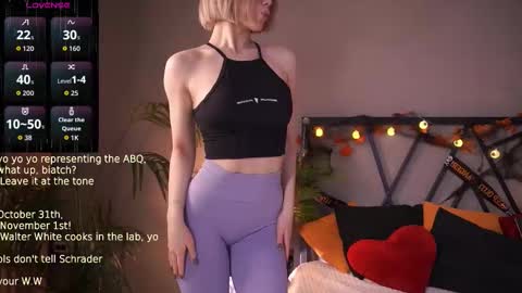 Snapshot of lindathacker chatting on 10/28/25, 04:27 your Linda is back online show from 10/28/25, 04:27