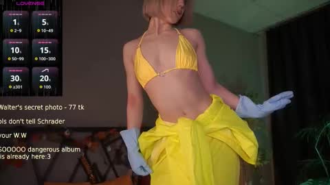 Snapshot of lindathacker chatting on 11/01/25, 04:25 your Linda is back online show from 11/01/25, 04:25