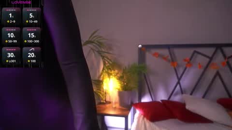 Snapshot of lindathacker chatting on 11/09/25, 04:22 your Linda is back online show from 11/09/25, 04:22