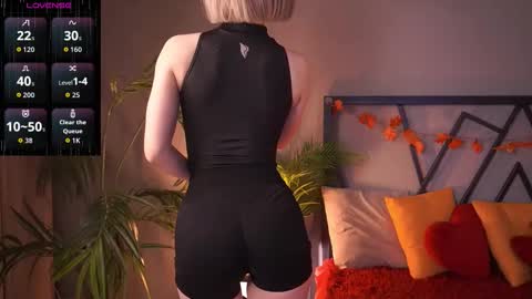 Snapshot of lindathacker chatting on 11/15/25, 04:21 your Linda is back online show from 11/15/25, 04:21