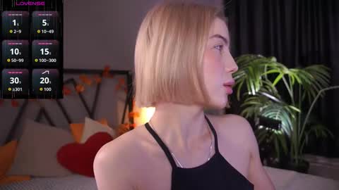 Snapshot of lindathacker chatting on 11/28/25, 04:37 your Linda is back online show from 11/28/25, 04:37