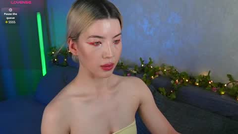 Snapshot of lindathackerr chatting on 06/19/26, 04:39 Linda online show from 06/19/26, 04:39
