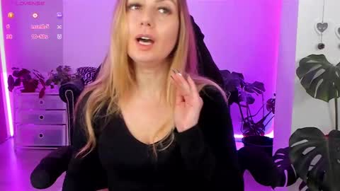 Linda  --  online show from 02/15/25, 09:48