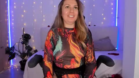 Linda  --  online show from 12/02/25, 05:08