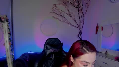 Snapshot of lindsay_khaleesi chatting on 10/15/25, 05:51 Lindsay online show from 10/15/25, 05:51