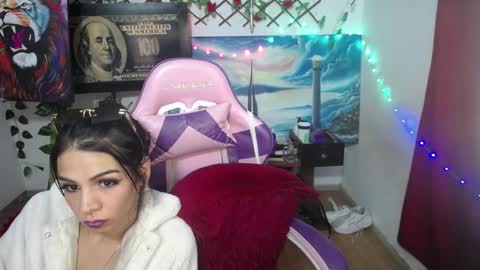 Snapshot of lindsey_2023 chatting on 12/04/24, 08:45 lindsey_2023 online show from 12/04/24, 08:45
