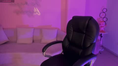 Lindsey Moss online show from 12/30/24, 05:26