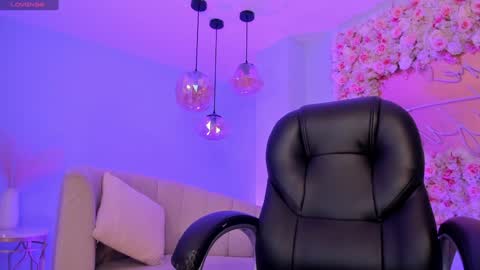 Lindsey Moss online show from 01/13/25, 05:12