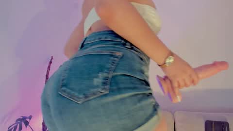 Lindsey Moss online show from 10/18/25, 12:35