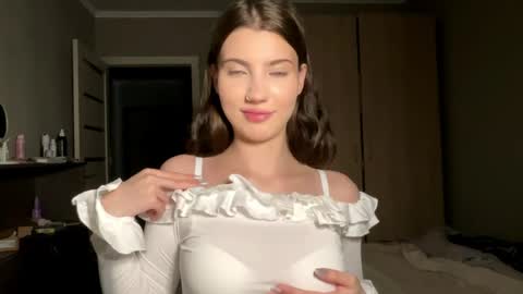 Linda online show from 04/19/26, 06:32