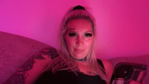 Lindzay online show from 11/03/25, 01:19