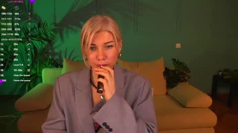 lindsi_luvviv online show from 04/18/26, 04:33