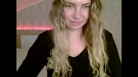 Snapshot of lindsisecret chatting on 01/03/25, 03:55 Anna online show from 01/03/25, 03:55