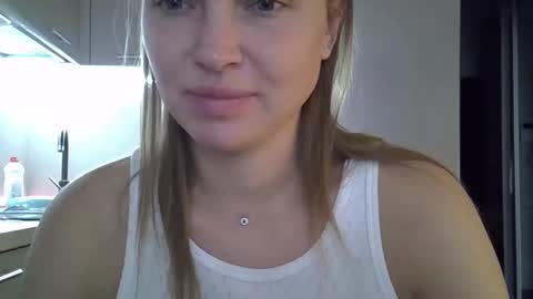 Snapshot of lindsisecret chatting on 10/05/25, 08:01 Anna online show from 10/05/25, 08:01