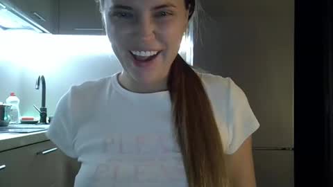 Snapshot of lindsisecret chatting on 10/25/25, 06:35 Anna online show from 10/25/25, 06:35