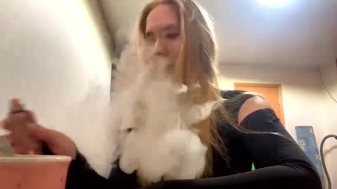 Snapshot of linncrisafi chatting on 02/22/26, 07:34 Rose online show from 02/22/26, 07:34