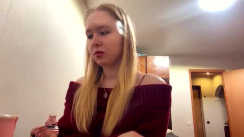 Snapshot of linncrisafi chatting on 02/26/26, 07:24 Rose online show from 02/26/26, 07:24