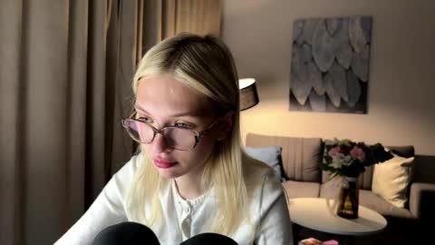 Emma online show from 04/28/26, 06:13