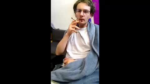 linushugebttm420 online show from 04/22/26, 07:55