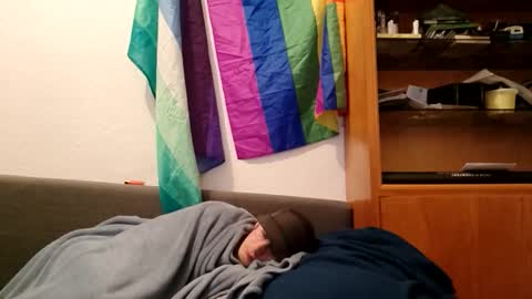 linushugebttm420 online show from 04/22/26, 10:33