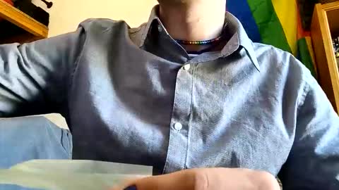 linushugebttm420 online show from 04/23/26, 11:42