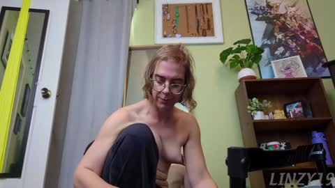 Snapshot of linzy19 chatting on 12/31/24, 06:13 Linzy19 online show from 12/31/24, 06:13