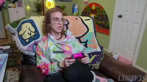 Snapshot of linzy19 chatting on 02/19/25, 12:14 Linzy19 online show from 02/19/25, 12:14