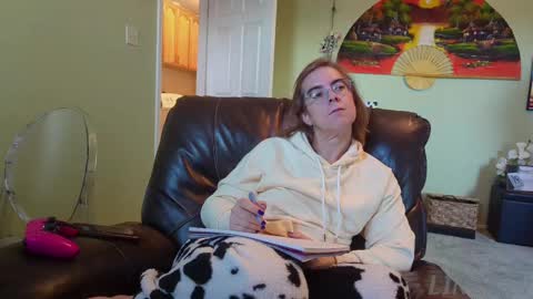 Snapshot of linzy19 chatting on 09/09/25, 01:32 Linzy19 online show from 09/09/25, 01:32